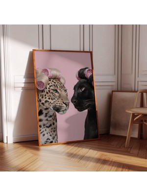 Ninastore Saç Bigudisi Takmış Leopar Panterler Duvar Sanatı - Pastel Pembe Kitsch Dekor - Sürrealist