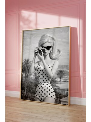 Ninastore Siyah Beyaz Poster: 90'lar Tarzı Kız Çocuk Sanatı | Vintage Duvar Sanatı (Baskı)