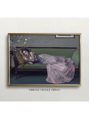 Ninastore Vintage Kadın Portresi: Soluk Yeşil Kanepede Uyuyan Kadın (Baskı)