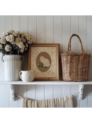 Ninastore Beyaz Kedi Duvar Sanatı – Vintage Çiçekli Kedi Baskısı – Kır Evi Tarzı Dekorasyon – Nancy Meyers