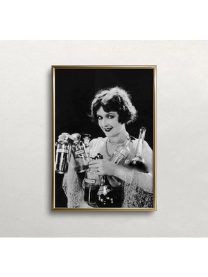 Ninastore Yasak Dönemi Kadın Portresi Baskısı: Vintage Bar Arabası Dekoru (Baskı)