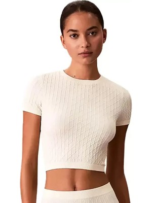 Calvin Klein Fildişi Kadın Standart Baklava Desenli T-Shirt LV00QS7546 Ck Women