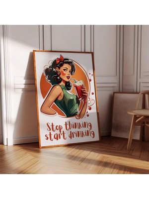 Ninastore Retro Kadın Içki Içiyor Posteri: Bar Duvar Sanatı (Baskı)
