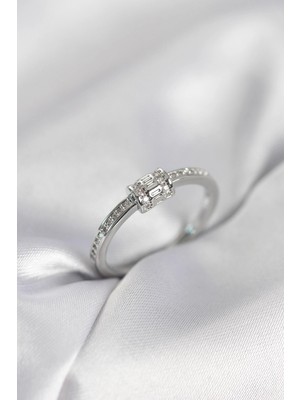 Zenvia Mey Ithalat® Zirkon Taşlı Gümüş Renk Pirinç Kadın Yüzük