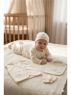Zeynuko Erkek Bebek Amore Mio Nakışlı Ayıcık Süzeneli 10'lu Yenidoğan Hastane Çıkışı Zıbın Seti Kutulu