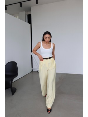 Özge Özgenç Üç Pileli Geniş Kalıp Pantolon