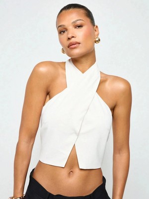 Afri Milano Kadın Ekru Halter Yaka Crop Bluz – Hürrem Kumaş Şık ve Modern Tasarım