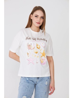Sortie Collection Kadın Rahat Kalıp Deniz Kabuk Baskılı Pamuklu Tshirt Ekru