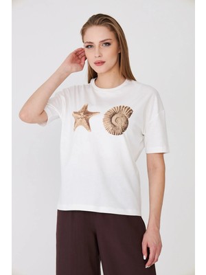 Sortie Collection Deniz Yıldızı ve Istiridye Baskılı Rahat Kalıp Basic Tişört Ekru