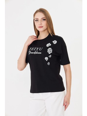 Sortie Collection Kadın Feıyu Peacefulness Gül Baskılı Rahat Kalıp Basic Tişört