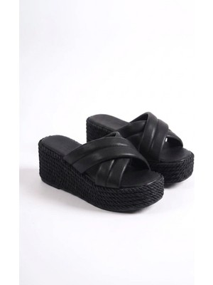 Lux Shoes Dolgu Topuklu Ortopedik Taban Hasır Görünümlü Çapraz Kadın Terlik