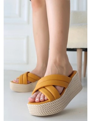 Lux Shoes Dolgu Topuklu Ortopedik Taban Hasır Görünümlü Çapraz Kadın Terlik