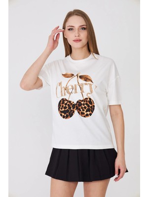 Sortie Collection Kadın Leopar Kiraz Baskılı Rahat Kalıp Basic Tişört Ekru