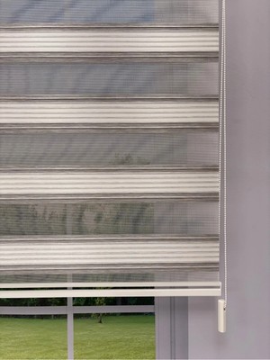 Donatti Perde Lora Serisi | Çift Katmanlı Zebra Stor Perde – Taş Gri Şeritli, Işık Kontrollü