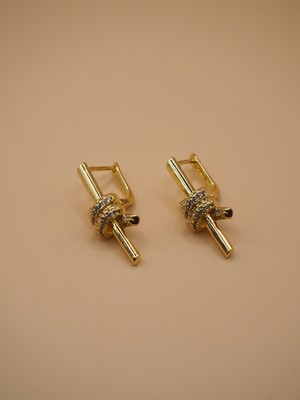 Stelle Jewelry Premium Gold Kaplama Düğüm Detaylı Taşlı Kadın Küpe