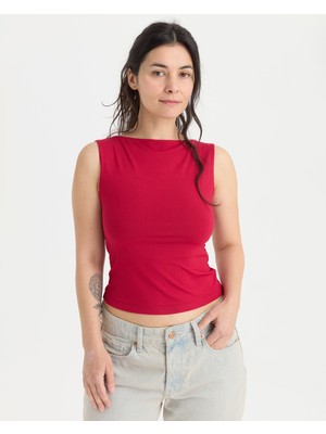 Ayma Active Kadın Kırmızı Kayık Yaka Bluz - EcoVero™ Viskoz, Kolsuz, Tek Kat, Minimal ve Zarif Günlük Bluz