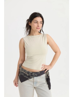 Ayma Active Kadın Krem Kayık Yaka Bluz - EcoVero™ Viskoz, Kolsuz, Tek Kat, Minimal ve Zarif Günlük Bluz