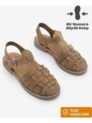 Marjin Kadın Hakiki Deri Bilekten Bantlı Tokalı Önü Kapalı Şeritli Olive Günlük Sandalet Vesola Toprak Süet