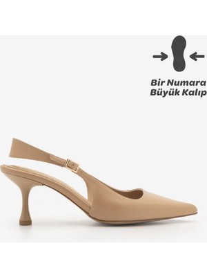 Marjin Kadın Stiletto Sivri Burun Ayarlanabilir Kalın Bantlı Atkılı Kısa Klasik Topuklu Ayakkabı Riyona Bej