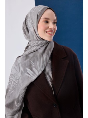 Silk Home Viskon Mayda Şal Uçuk Gri Zeminli Gümüş ve Füme Tonlu Desenli Yumuşak Dokulu                Dökümlü 190X70