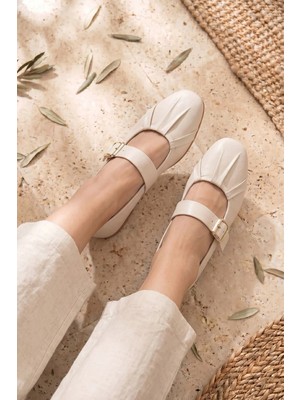 Stilbagshoes Lexy Hakiki Deri Toka ve Büzgü Detaylı Kadın Babet Bej