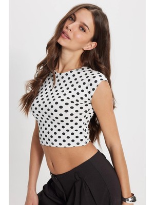 Tudors Kadın Slim Fit Dar Kesim Puantiyeli Bisiklet Yaka Beyaz Crop Bluz