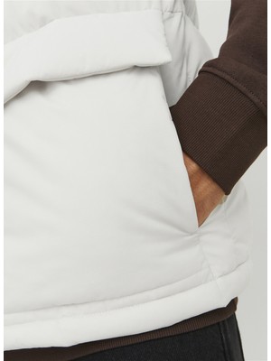 Jack & Jones Mat Yüzey Dolgulu Yelek Vesterbro Erkek İçin Su İtici Özellikli Krem Renk