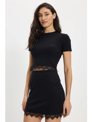 Tudors Kadın Slim Fit Dar Kesim Pamuklu Bisiklet Yaka Dantel Detaylı Siyah Etek Tişört Takım