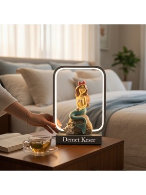 Keyfim Shop Kişiye Özel Isimli Deniz Kızı Figürlü LED Masa Lambası – Modern Dekoratif Gece Lambası