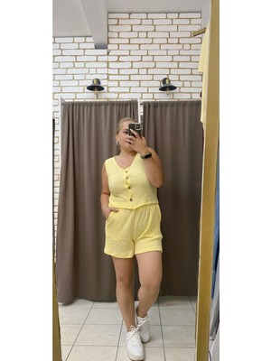 No 35 Moda Tuba Toptaş Gofre Şort Lastikli Bel Sarı M