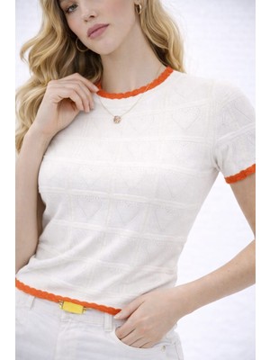 Kadın Kelebek Desen Inci ve Taş Detaylı T-Shirt