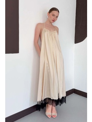 Caddebostan Moda Sırt Dekolteli Dantel Detaylı Saten Elbise Maxi Boy Ip Askılı Şık Davet Elbisesi