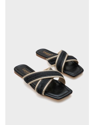 Capone Outfitters Ketty Düz Topuklu Parlak Küt Burunlu Çapraz Bantlı Kadın Terlik