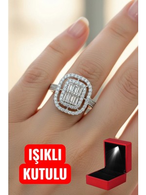 Moda Gümüş 925 Ayar Gümüş Işıklı Kutulu Baget Taşlı Kadın Yüzük