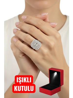 Moda Gümüş 925 Ayar Gümüş Işıklı Kutulu Baget Taşlı Kadın Yüzük