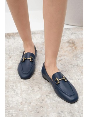 Mio Gusto Manon Hakiki Deri Lacivert Renk Zincir Aksesuarlı  Küt Burunlu Kadın Loafer Ayakkabı