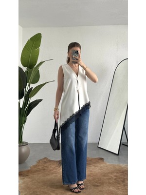 Asfa Moda Kadın Beyaz Saten Dantel Detaylı V Yaka Asimetrik Kesim Şık Bluz