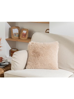 English Home Fluffy Pelüş Kırlent Kılıfı Bej Renk 45 x 45 cm Yumuşak Malzeme ile Şık Tasarım