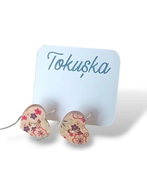 Tokuşka Ahşap Kalp Şekilli Mor Pembe Çiçek Desenli Baskılı Düğme Sallantılı Küpe