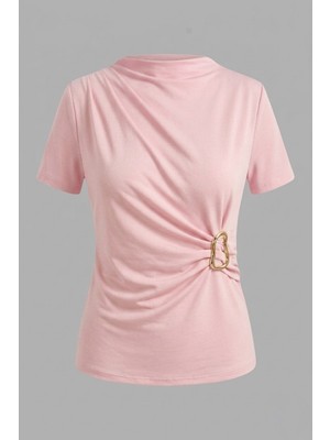 AKD Atelier Kadın T-Shirt Kısa Kollu Gold Toka Detaylı Büzgülü Drapeli Dik Yaka Sandy Likralı Şık Bluz
