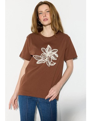 Gusto Boncuk Işlemeli Nakışlı Pamuk T-Shirt - Kahverengi
