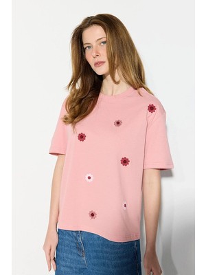 Gusto Çiçek Nakışlı Rahat Kesim Pamuk T-Shirt - Pembe