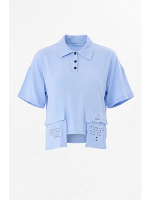 Sortie Collection Kadın Polo Yaka Düşük Omuzlu Yazı Baskılı Crop Bluz Mavi