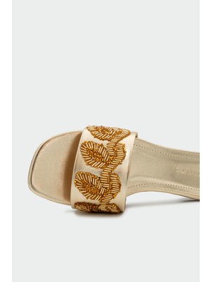 Laminta Cosy Boncuk Işleme Kadın Gold Düz Terlik