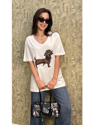 Leilaa Boncuk Işlemeli V Yaka Köpekli T-Shirt