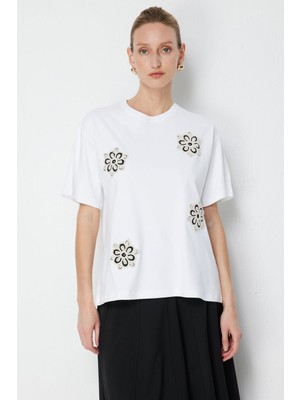 On Kadın Çiçek Işlemeli Sıfır Yaka Pamuklu T-Shirt 71359 Beyaz