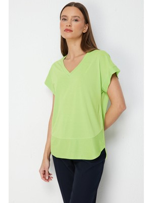 On Kadın V Yaka Parçalı T-Shirt 71475 Fıstık Yeşili