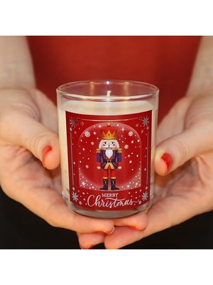 Mabeyn – Kurşun Asker (Nutcracker) Tasarımlı Mum, Kırmızı Renk Temalı, 135 G Doğal Bio, 40 Saat Yanma Süresi, Cam Kavanoz, Şık Bristol Kutulu, Yılbaşı Koleksiyonu Hazır Hediye