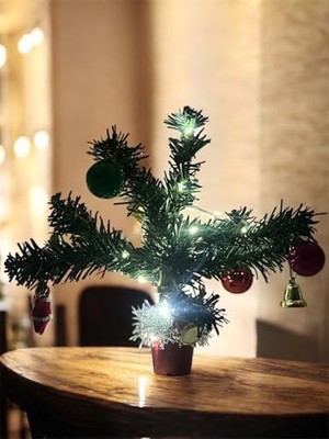 Mabeyn Mini Yılbaşı Ağacı, LED Işıklı, Kırmızı Saksılı, Yeşil ve Kırmızı, 25 Cm, Plastik Yapay Çam, Baba Süslemeli, Masa Üstü Dekoratif