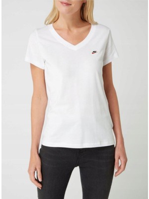 Nike W Nsw Tee V Yaka Kadın Beyaz Tişört